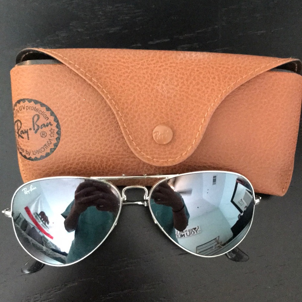 Silver fold in Ray-Bans